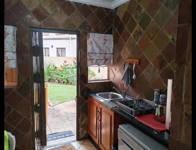 5 BEDROOM HOUSE FOR SALE IN ELDOGLEN